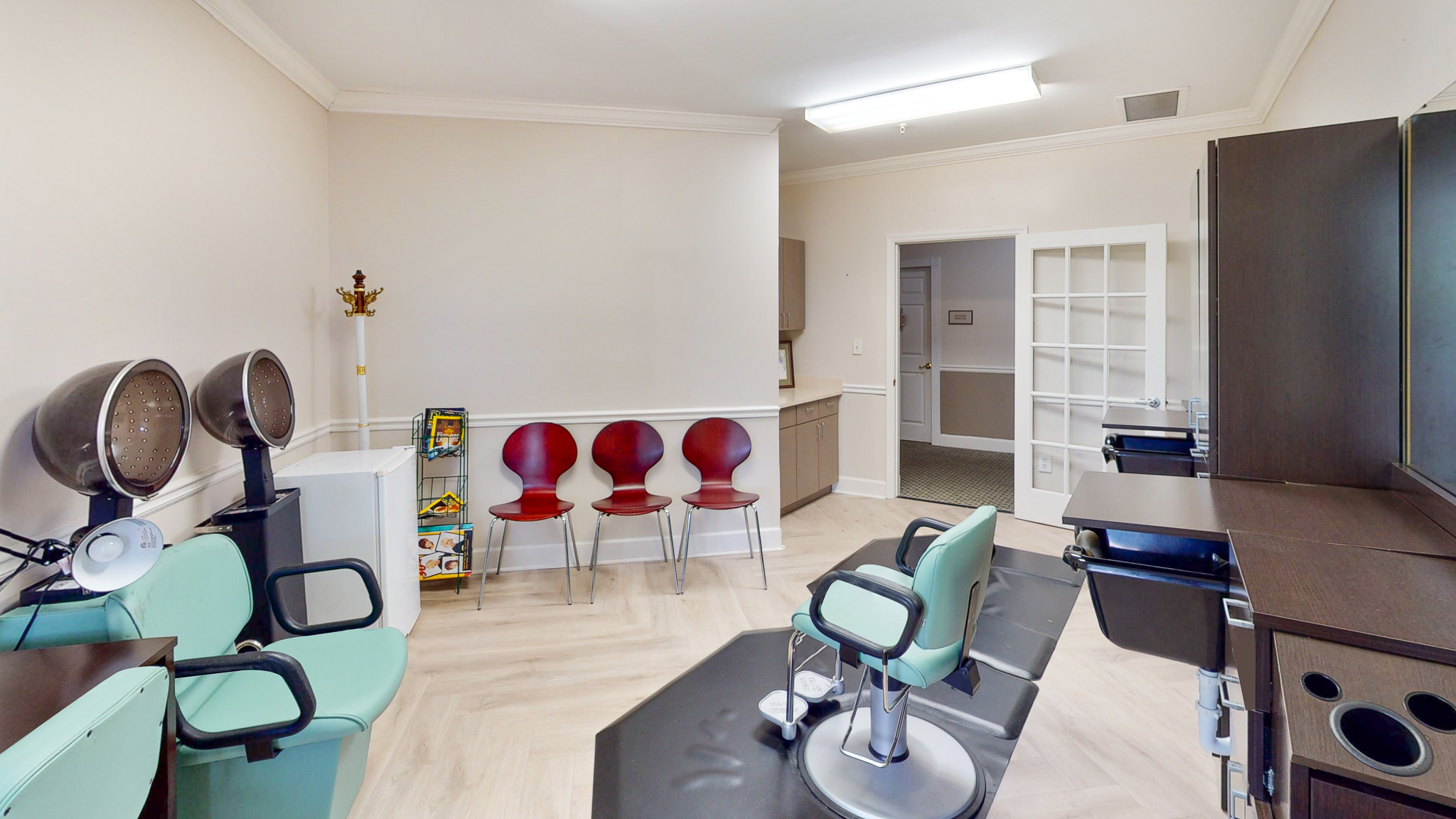 6 - Salon (2 of 2)